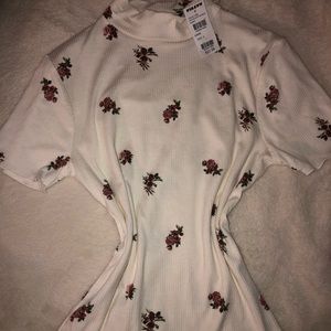 NWT tilly’s floral mock tee 💐
